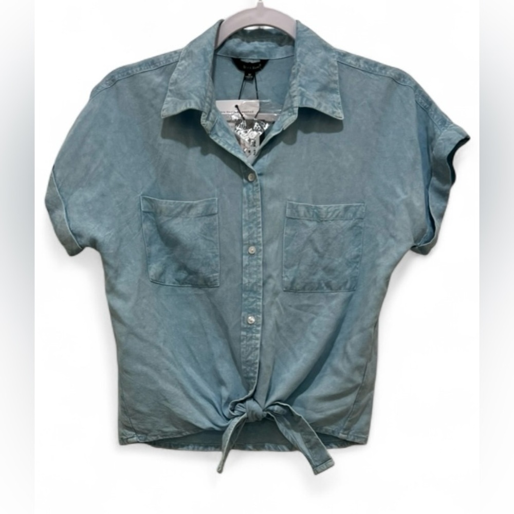NWT Sim & Sam women’s Medium short sleeve button up bleach wash blue shirt